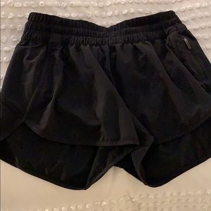 NWOT lululemon Hotty hot short sz 10